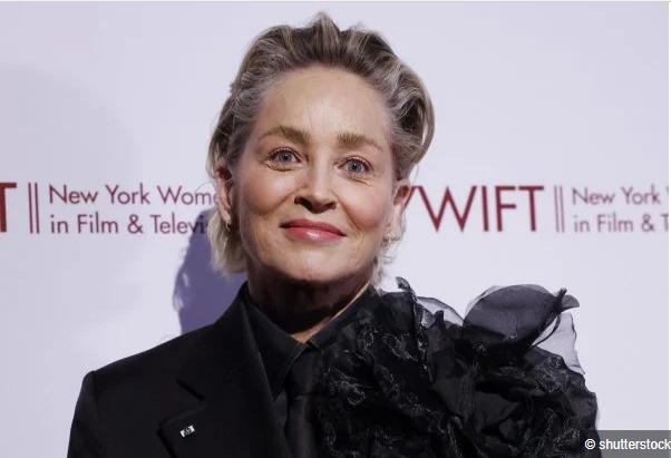 Sharon Stone dénudée en bikini ultra échancré elle choque les