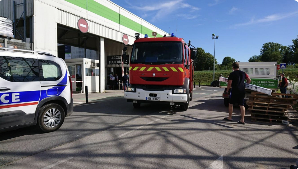 La Rochelle une cliente de Leroy Merlin trébuche elle se fait