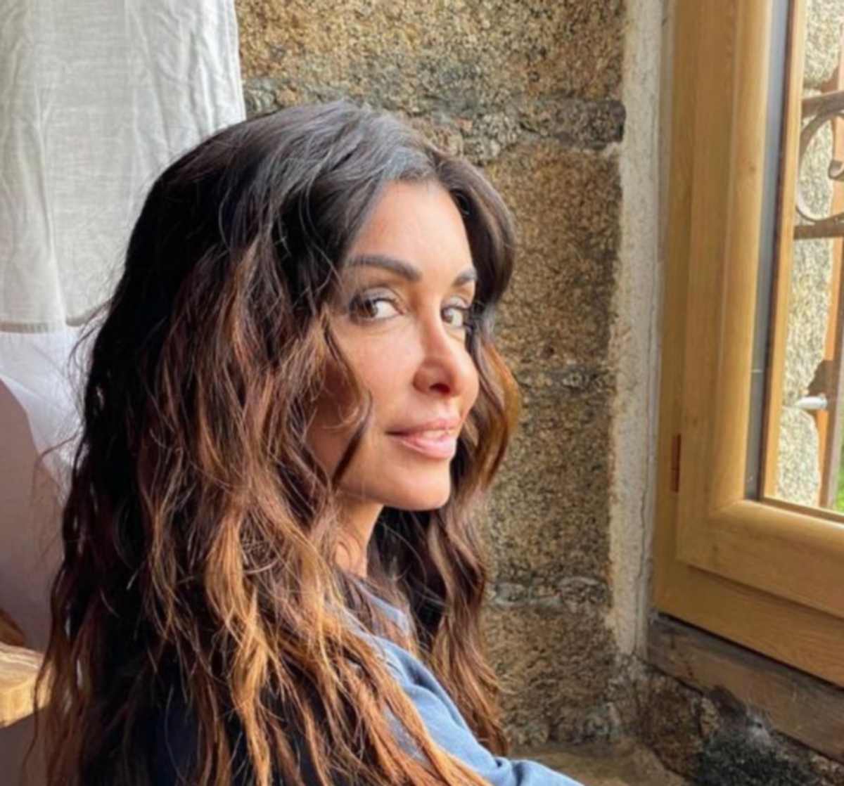 Jenifer dévoile pour la 1e fois sa magnifique maison en Corse cest à couper le souffle